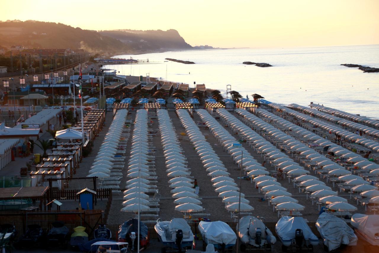 Hotel Excelsior Fano Exterior foto